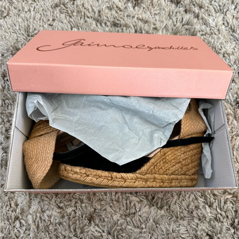 Chic Women's Black and Tan Espadrilles